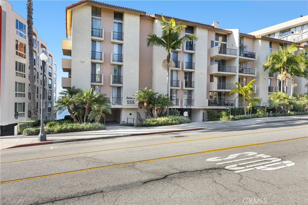 Exterior, Facade, Condo Building