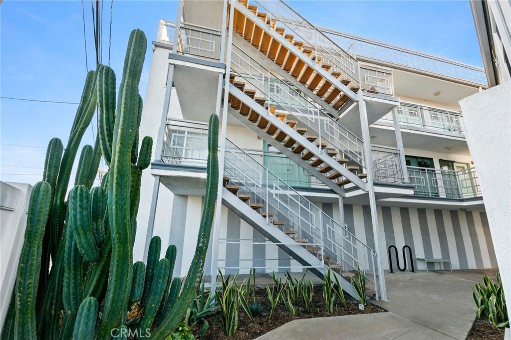 Exterior, Facade, None