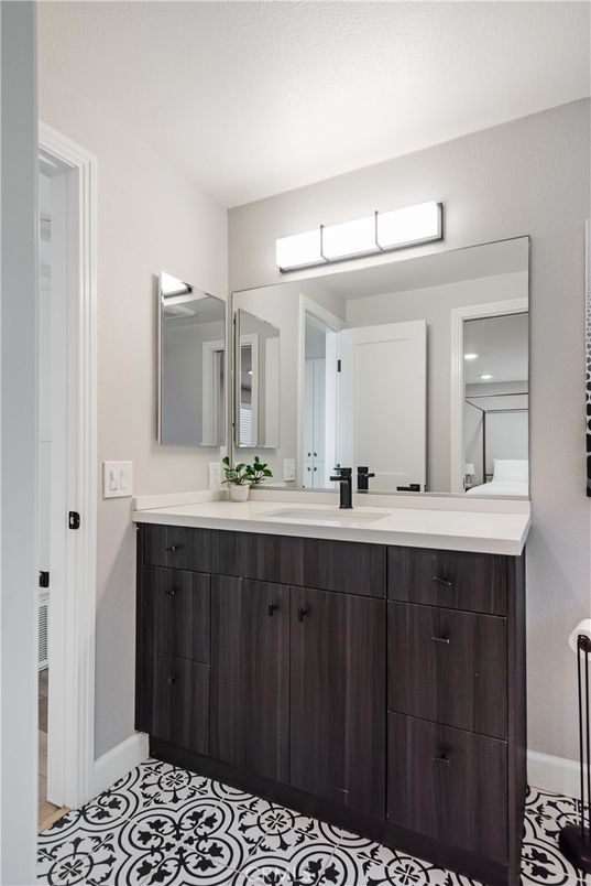 Bathroom, Dual Sink Vanities, Interior