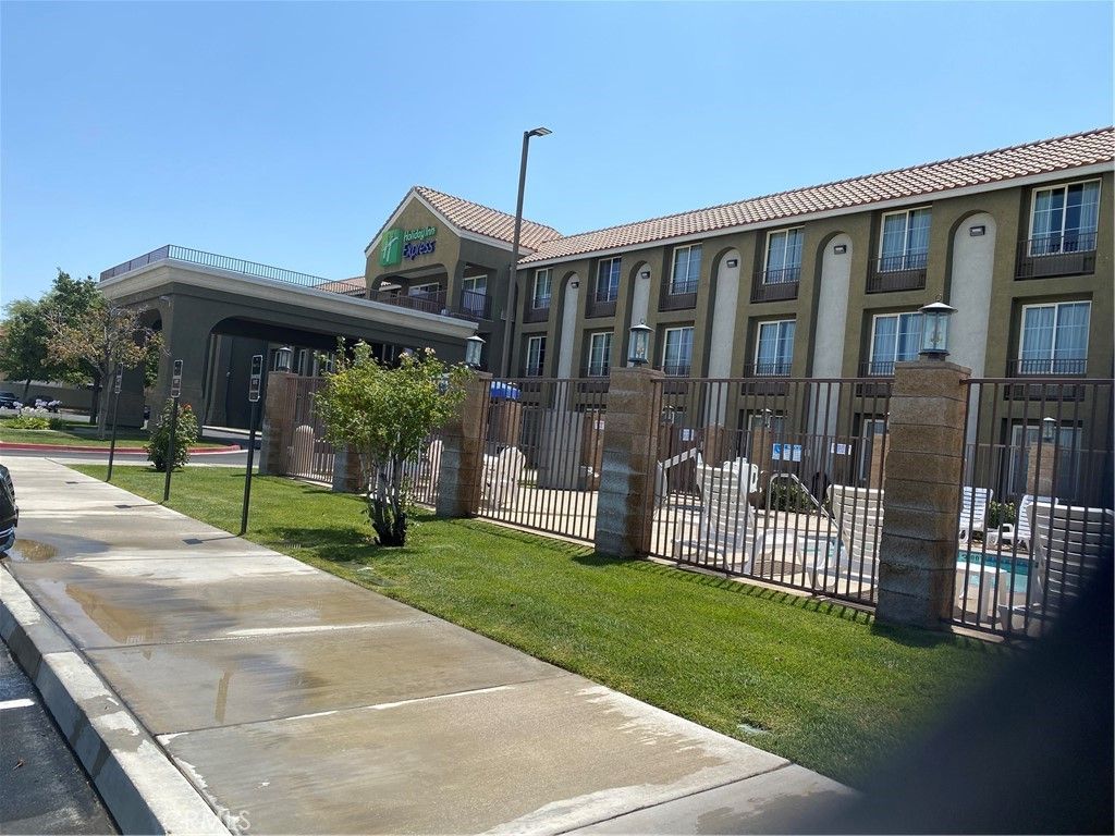 Exterior, Facade, Mediterranean