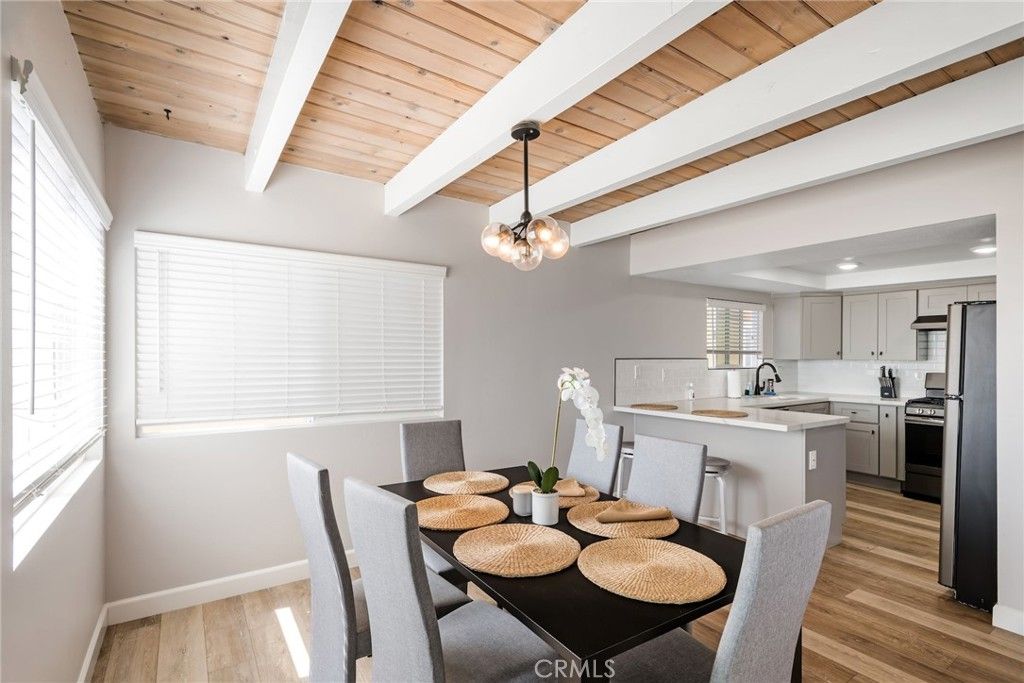 Dining room, Interior, Kitchen, Pendant Lights, Recessed Lighting, Wooden Ceilings, Wood Texture Flooring
