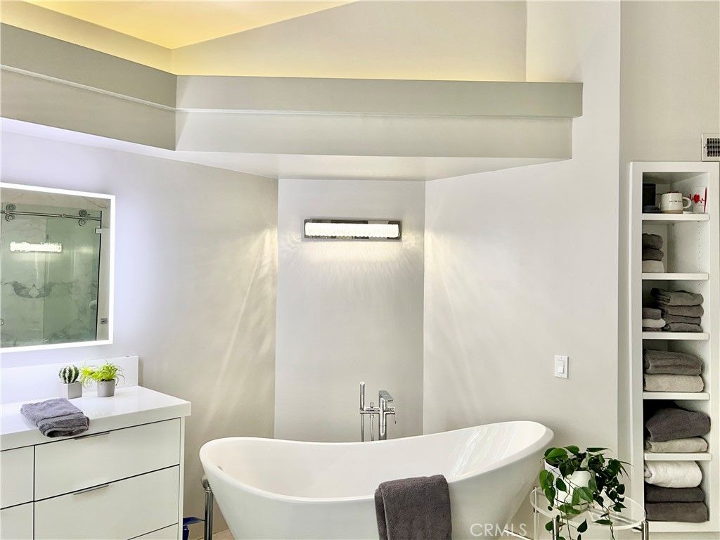 Bathroom, Free Standing Baths, Interior
