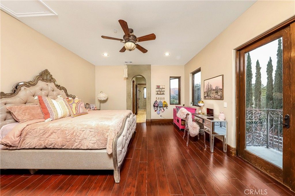 Bedroom, Home Office, Interior, Recessed Lighting, Wood Texture Flooring