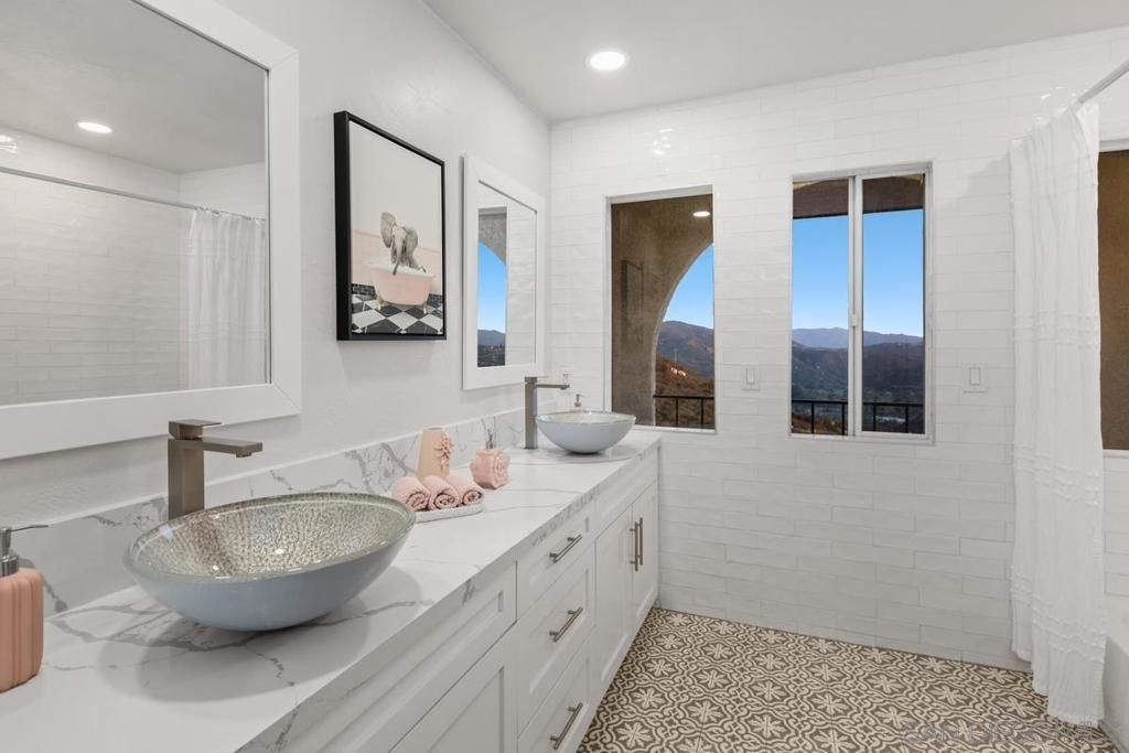 Bathroom, Dual Sink Vanities, Interior, Recessed Lighting