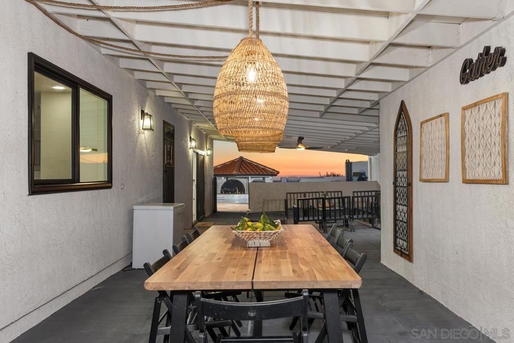 Chandelier, Dining room, Interior, Pendant Lights, Water