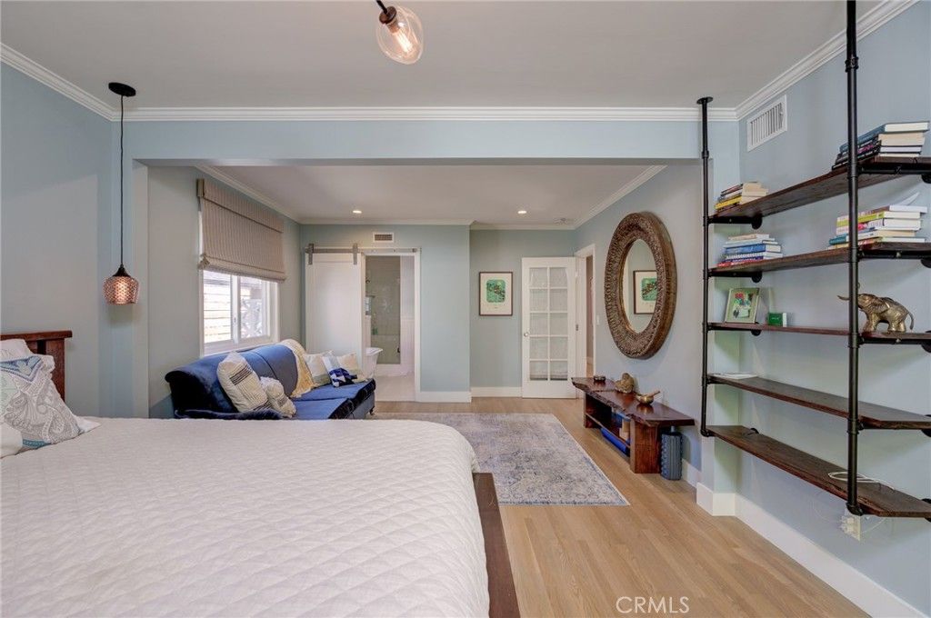 Bedroom, Interior, Pendant Lights, Recessed Lighting, Wood Texture Flooring