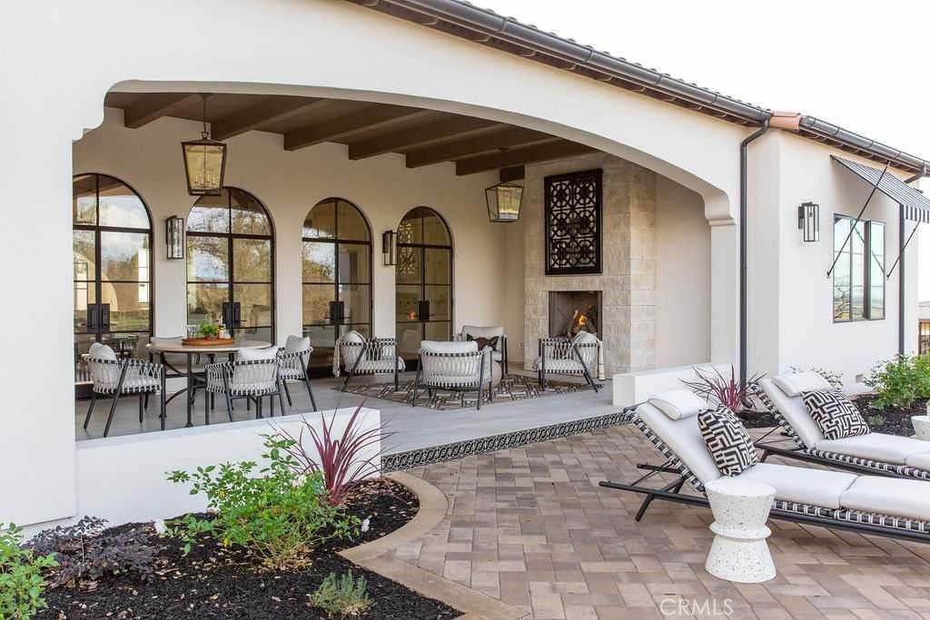 Exterior, Fireplace