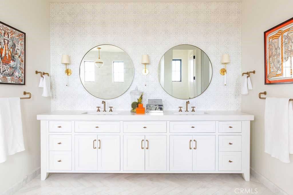 Bathroom, Dual Sink Vanities, Interior