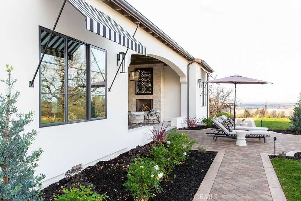 Exterior, Fireplace, Water