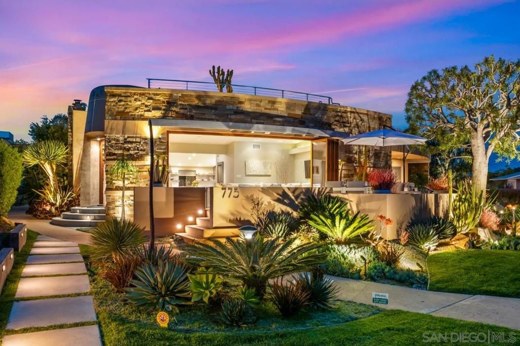 Backyard, Exterior, Facade, Modern