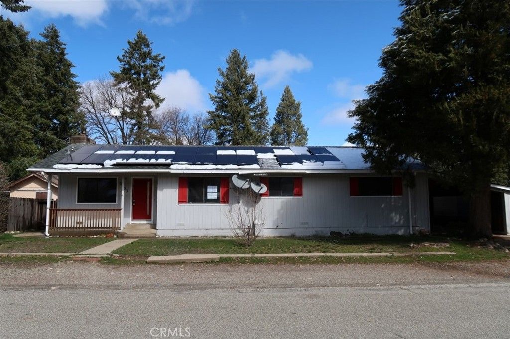 Backyard, Exterior, Facade, Solar Panels, Ranch