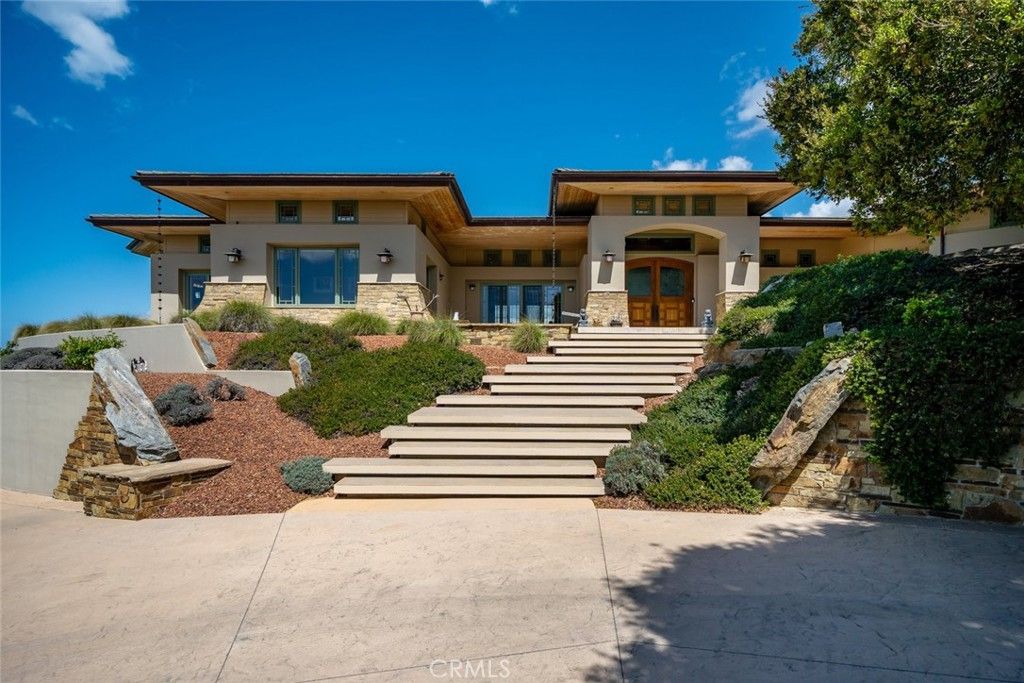 Exterior, Facade, Mediterranean