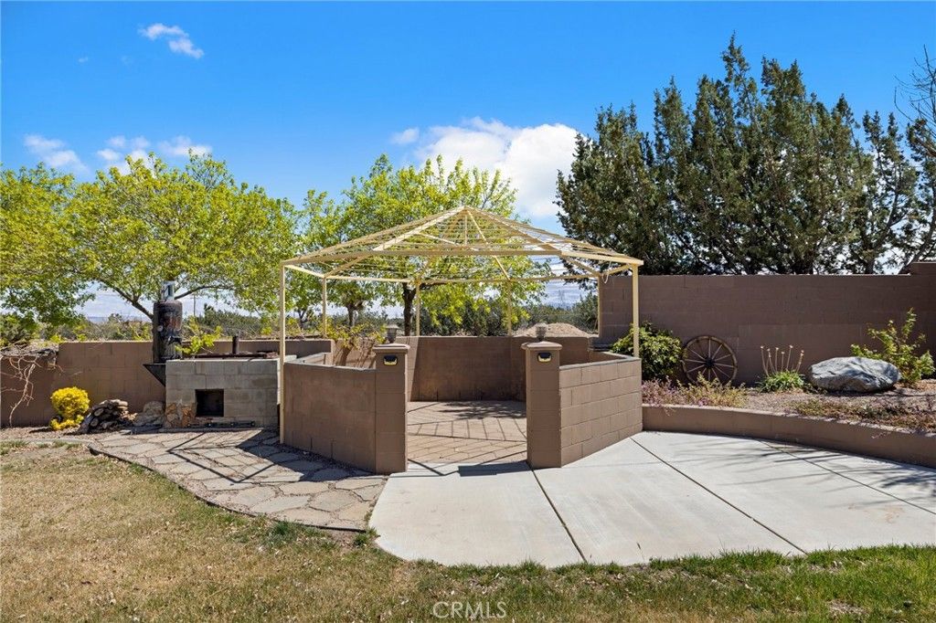 Exterior, Fireplace