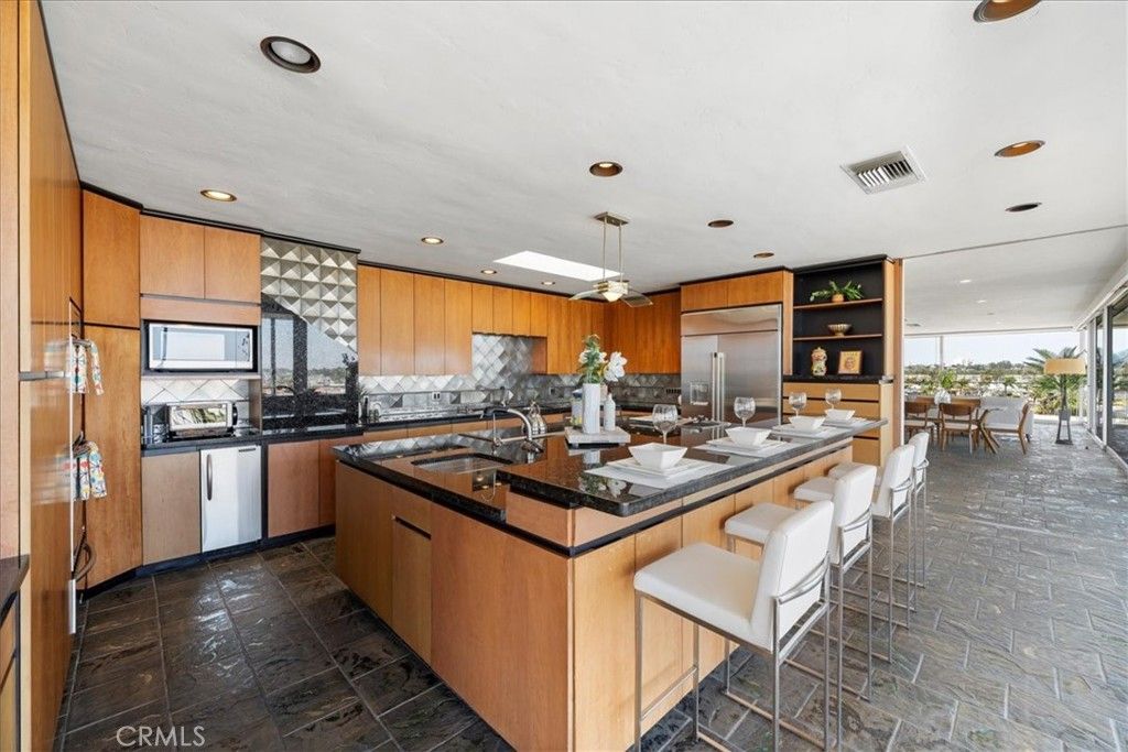 Dining room, Interior, Kitchen, Pendant Lights, Recessed Lighting, Stainless Steel Appliances