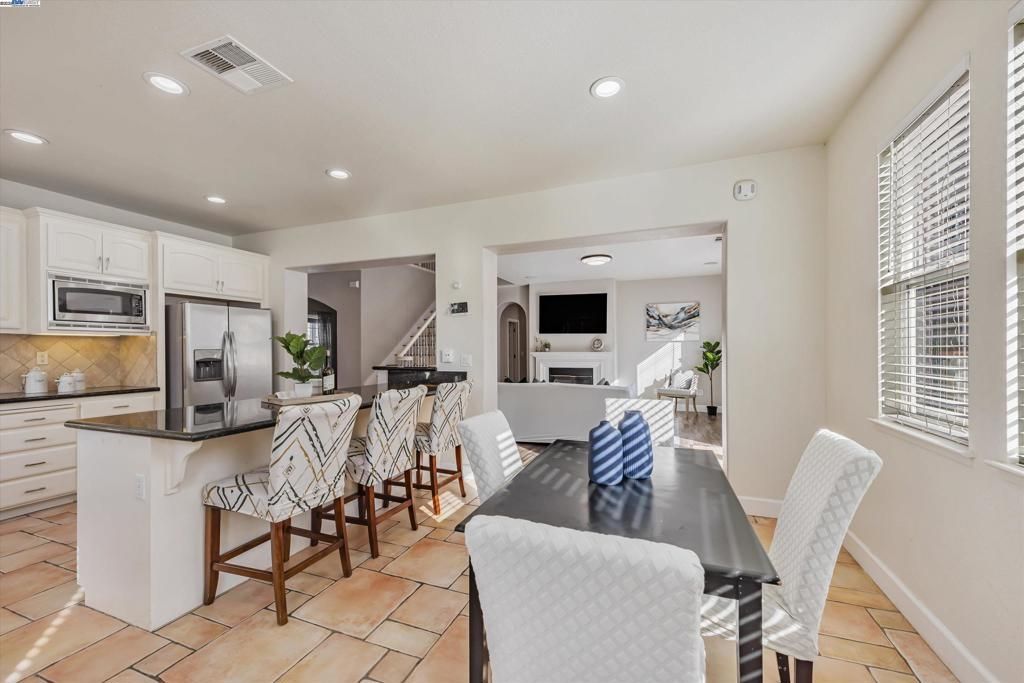Dining room, Interior, Kitchen, Recessed Lighting, Stainless Steel Appliances