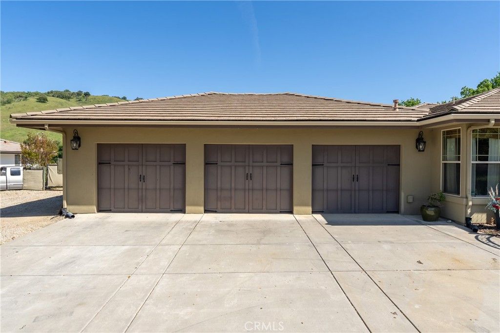 Detached Garage, Exterior