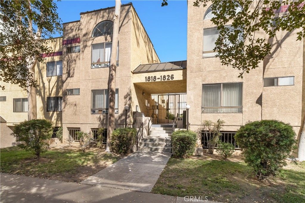 Exterior, Facade, Brick Facade, Rowhouse