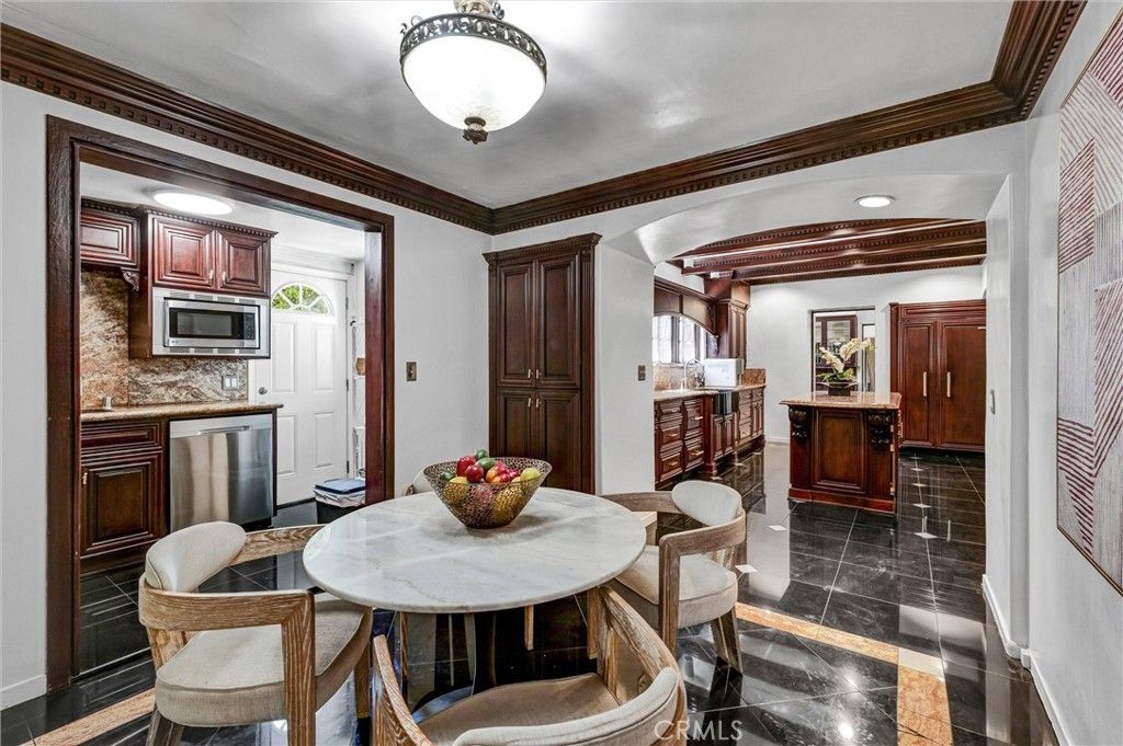 Dining room, Interior, Kitchen, Recessed Lighting, Stainless Steel Appliances