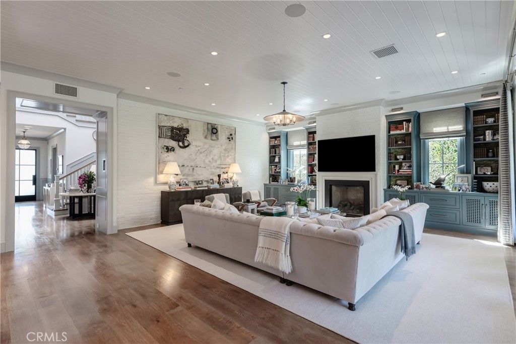 Fireplace, Interior, Living room, Pendant Lights, Recessed Lighting, Wood Texture Flooring