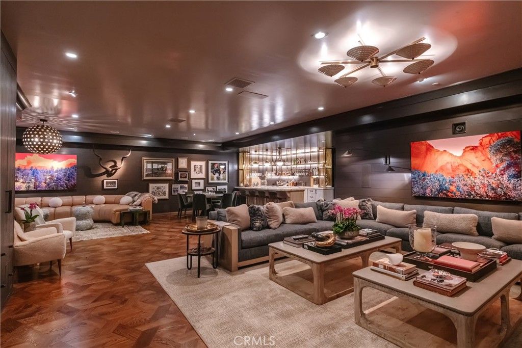 Dining room, Interior, Living room, Pendant Lights, Recessed Lighting, Wood Texture Flooring