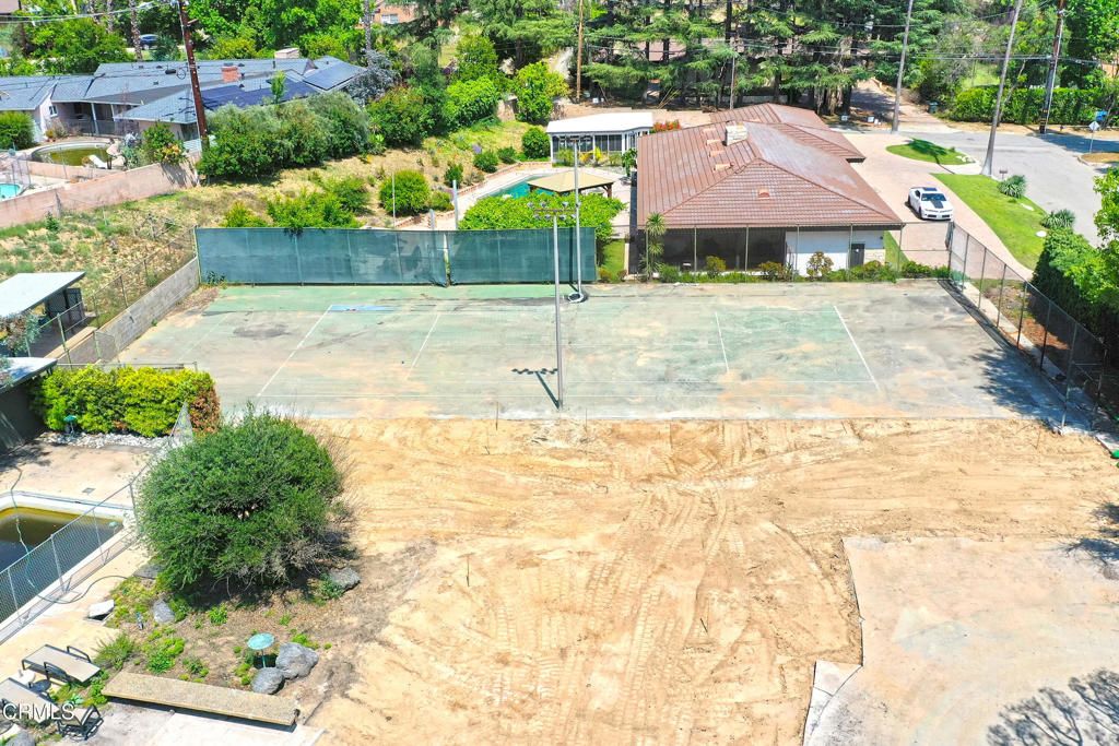 Exterior, Drone
