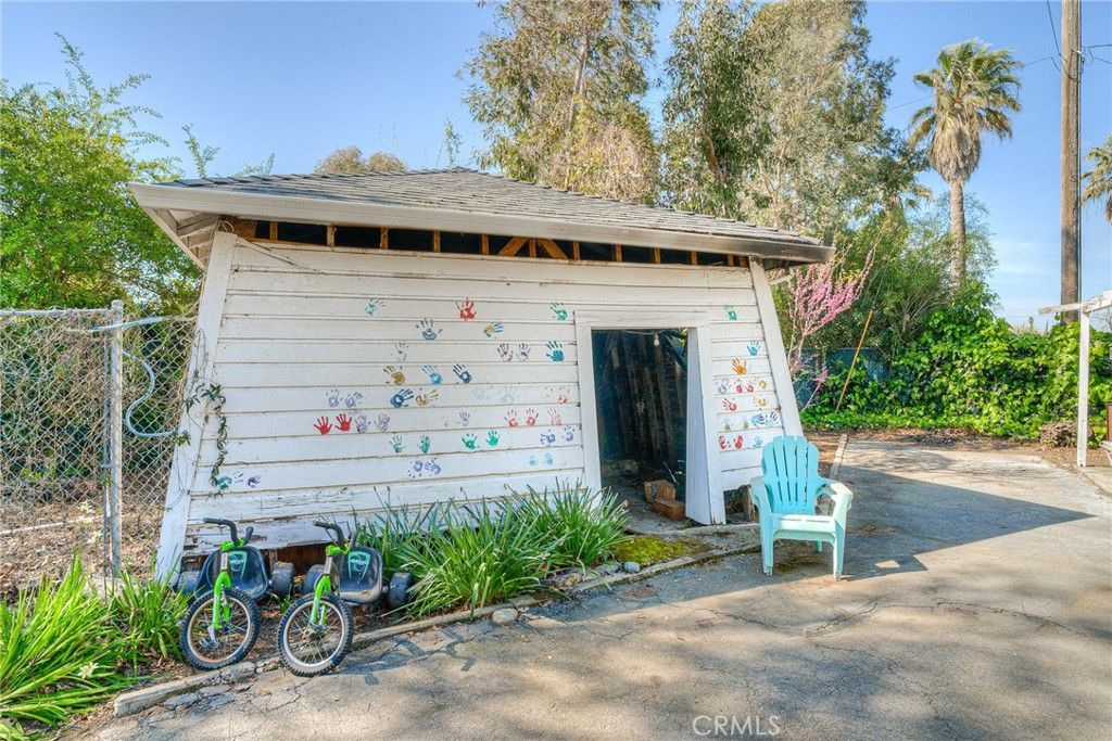 Backyard, Detached Garage, Exterior