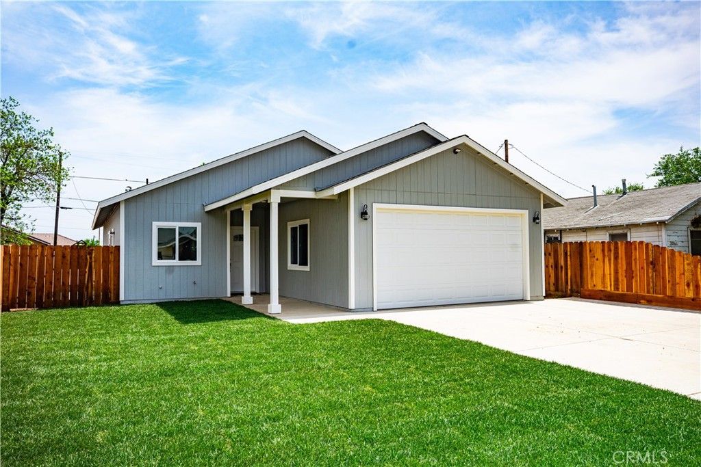 Attached, Exterior, Facade, Ranch