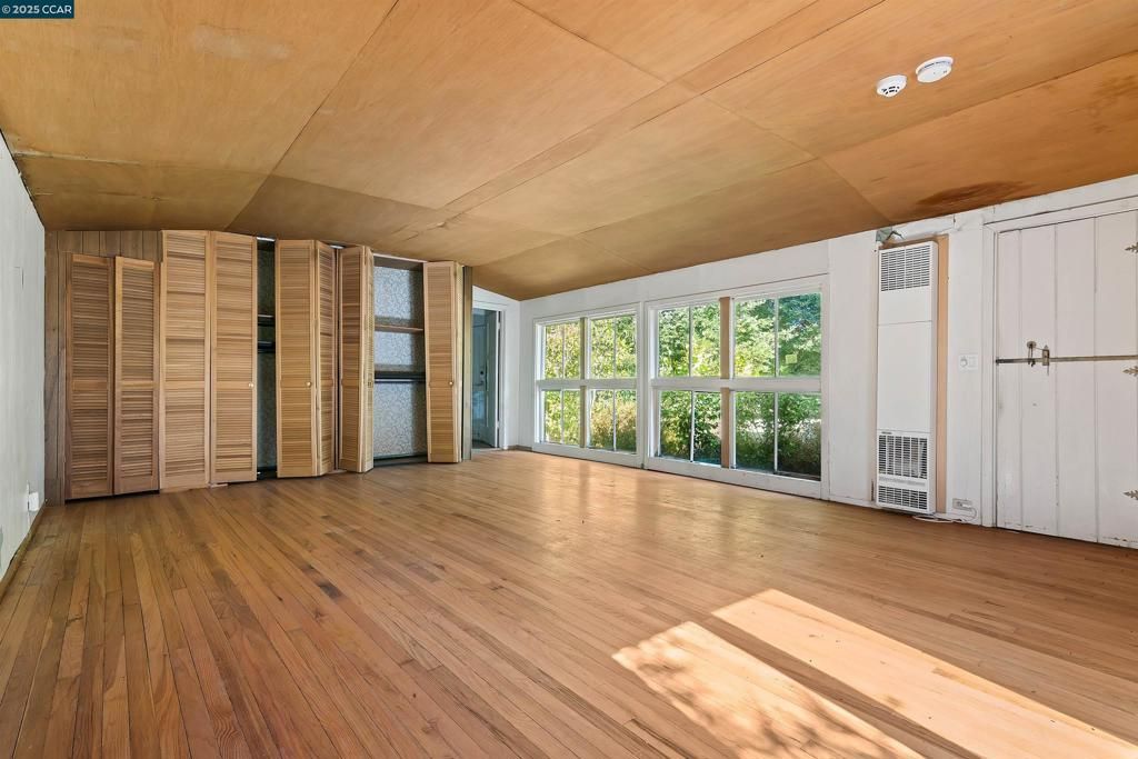 Empty room, Interior, Recessed Lighting, Wooden Ceilings, Wood Texture Flooring