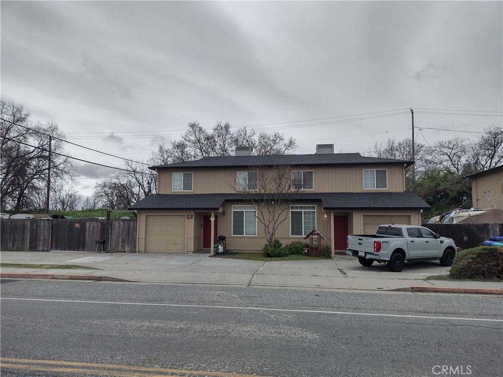 Attached, Exterior, Facade, Split Level