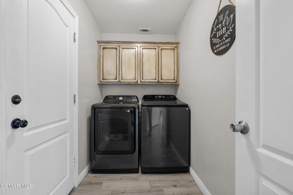 Interior, Washer, Wood Texture Flooring