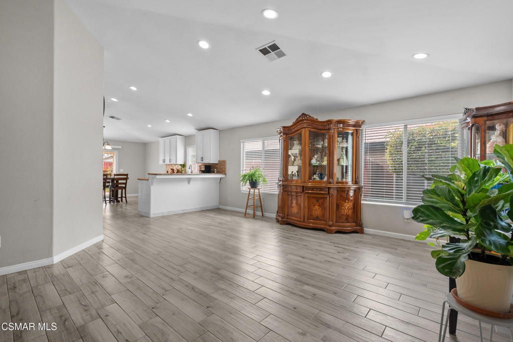Dining room, Interior, Kitchen, Pendant Lights, Recessed Lighting, Wood Texture Flooring