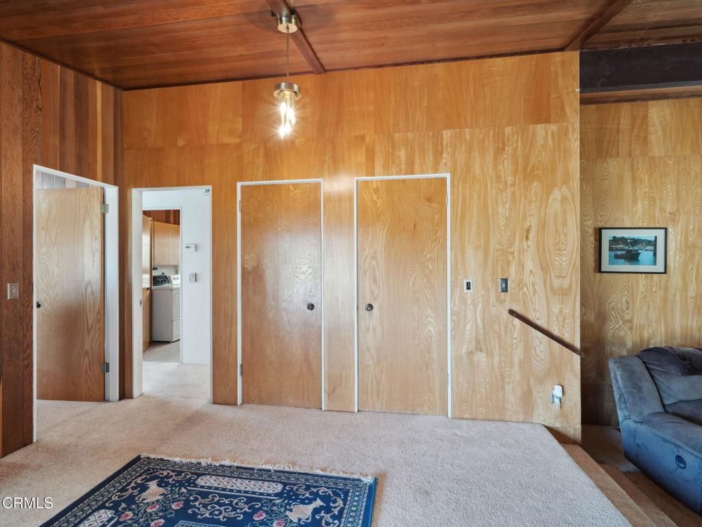 Empty room, Interior, Pendant Lights, Wooden Ceilings, Wooden Walls