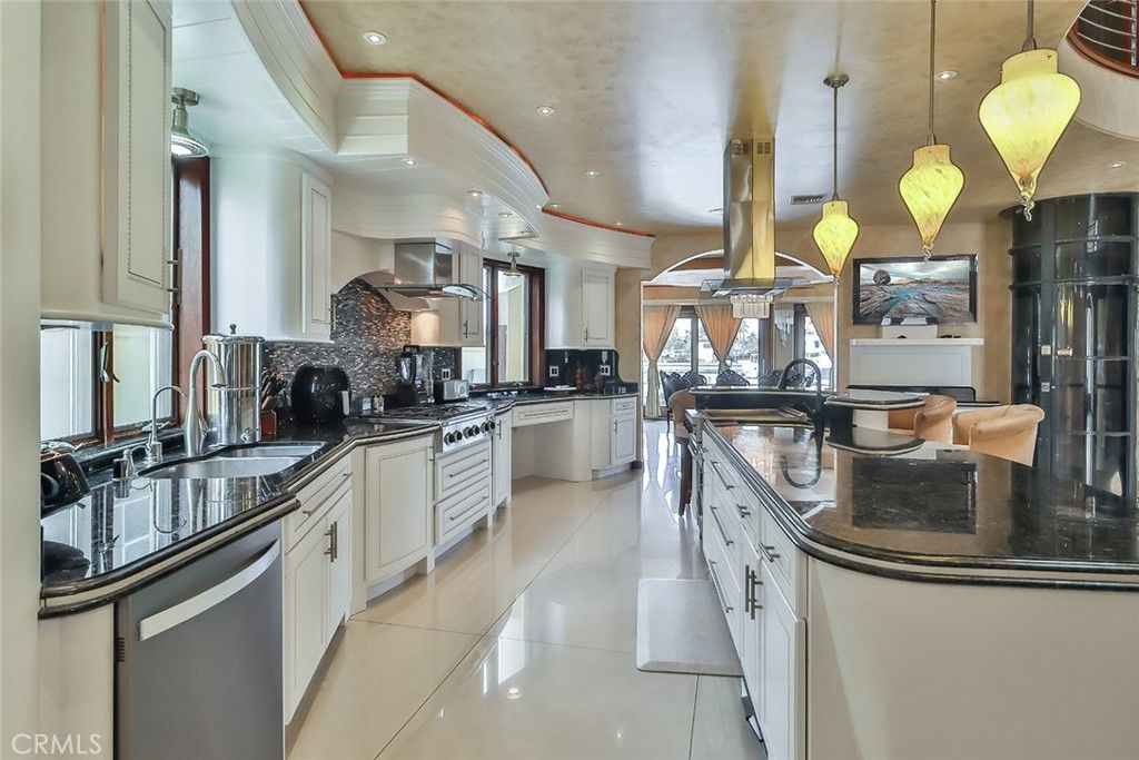 Interior, Kitchen, Pendant Lights, Recessed Lighting, Stainless Steel Appliances