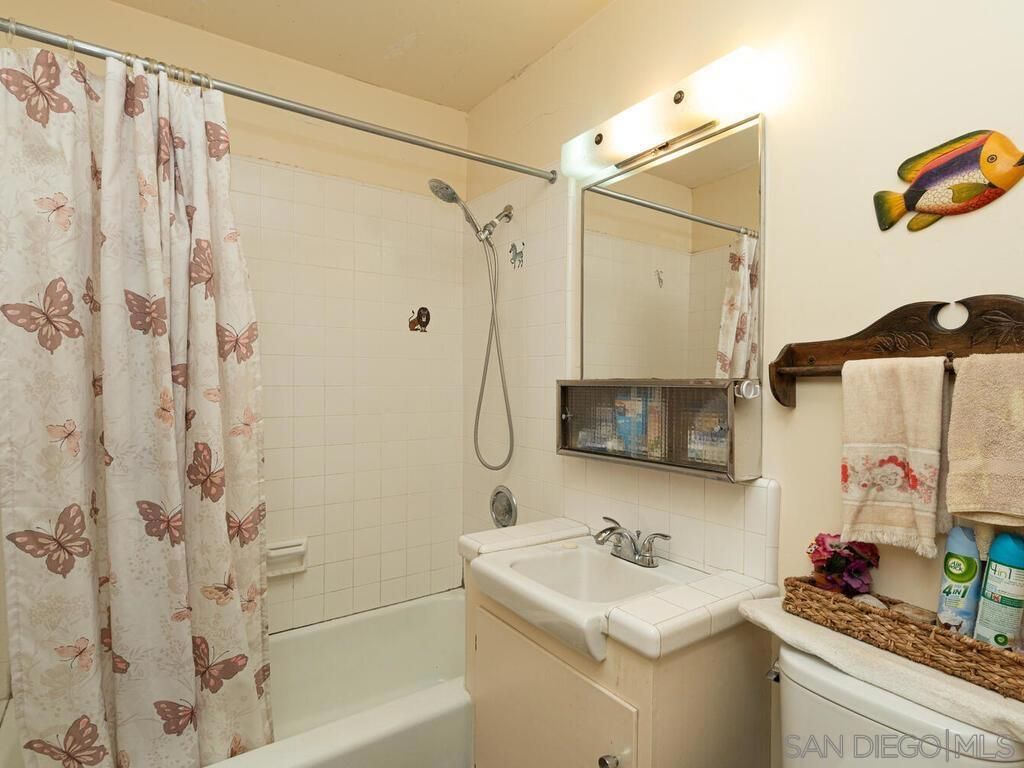 Bathroom, Interior, Tile Countertops