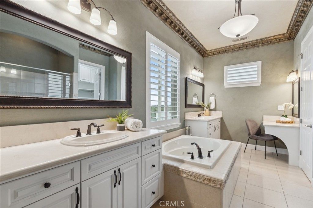 Bathroom, Dual Sink Vanities, Interior