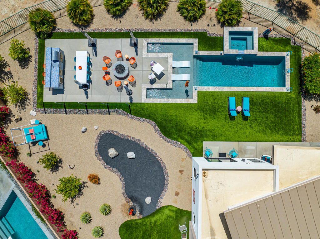 Exterior, Drone