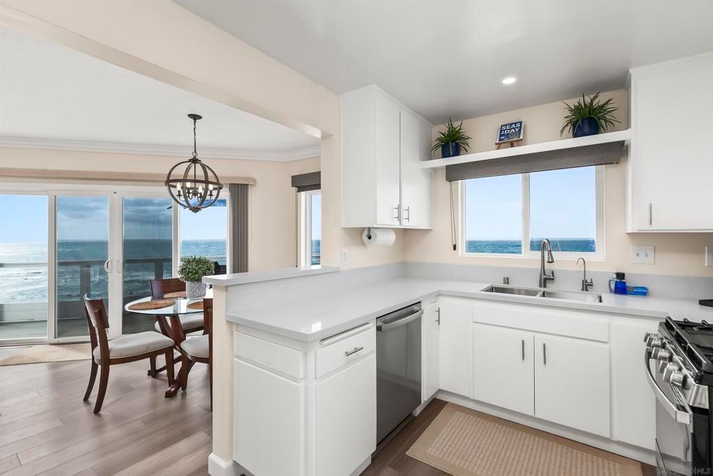 Chandelier, Dining room, Interior, Kitchen, Pendant Lights, Recessed Lighting, Water, Wood Texture Flooring