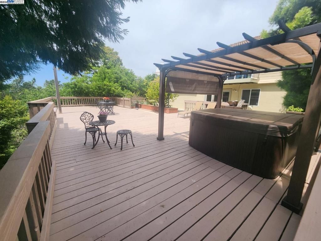 Exterior, Hot Tub