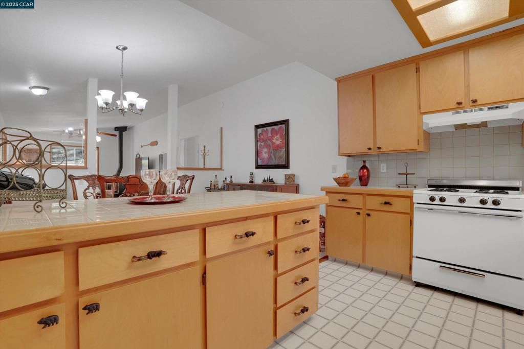 Chandelier, Dining room, Interior, Kitchen, Tile Countertops