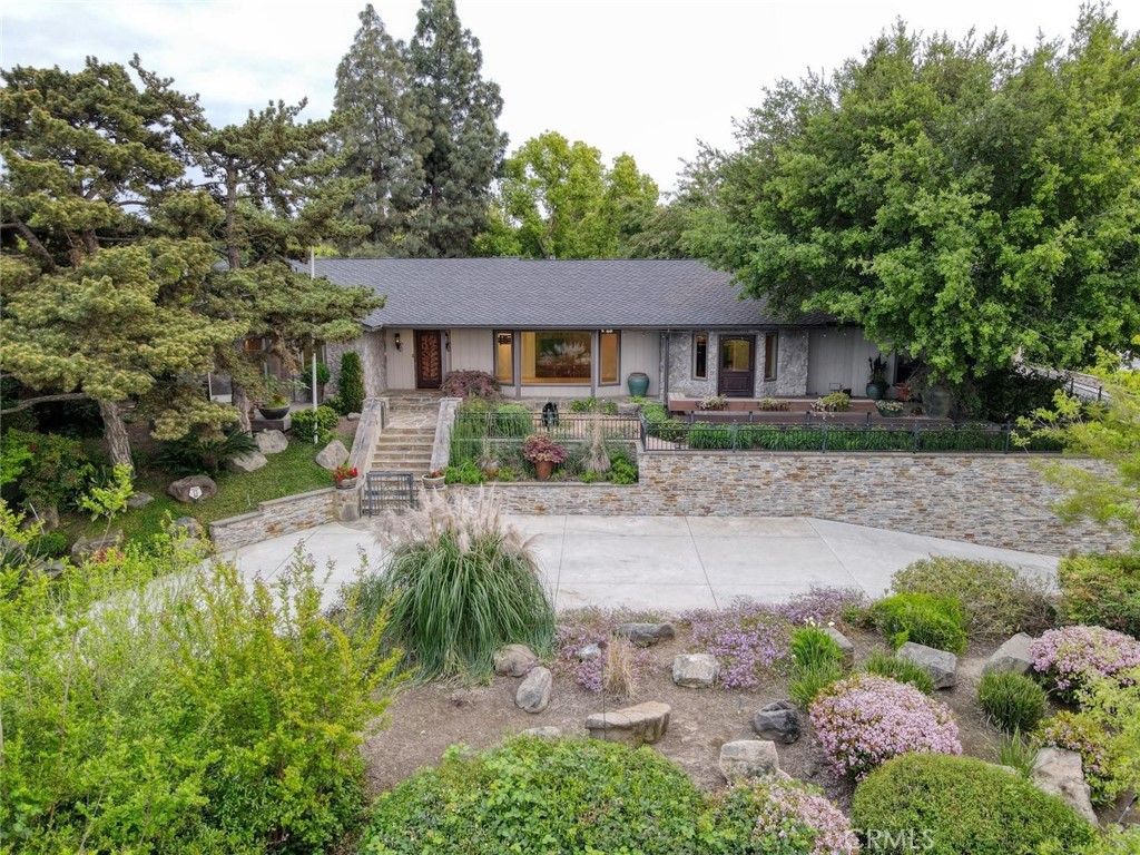 Backyard, Exterior, Facade, Ranch