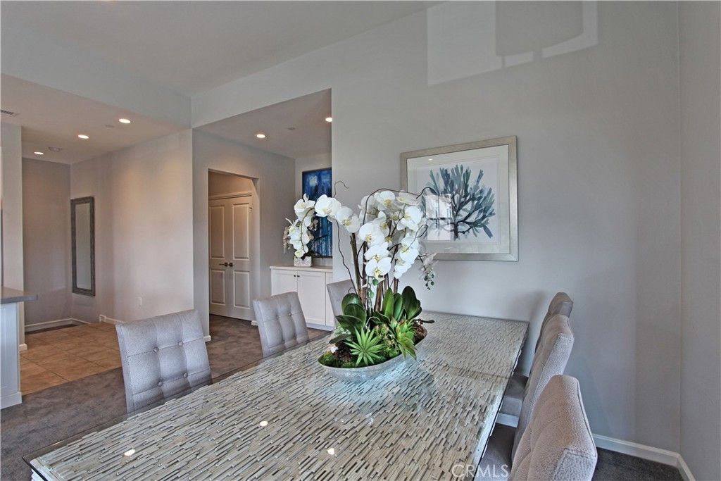 Dining room, Interior, Recessed Lighting