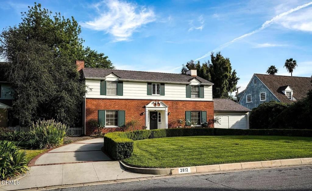 Attached, Exterior, Facade, Brick Facade, Georgian
