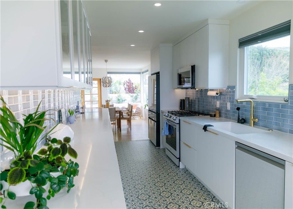 Dining room, Interior, Kitchen, Pendant Lights, Recessed Lighting