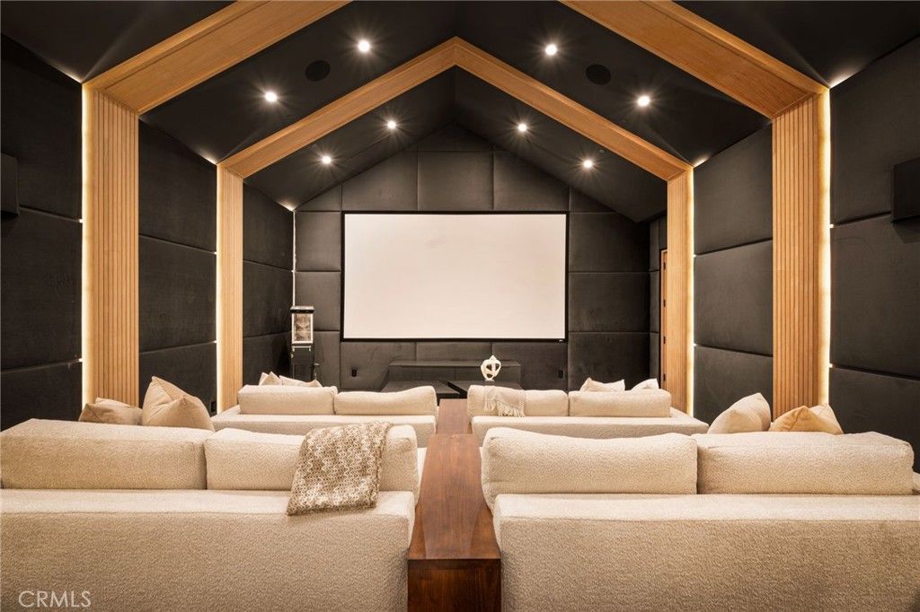 Interior, Projection Screen, Recessed Lighting, Theatre Room