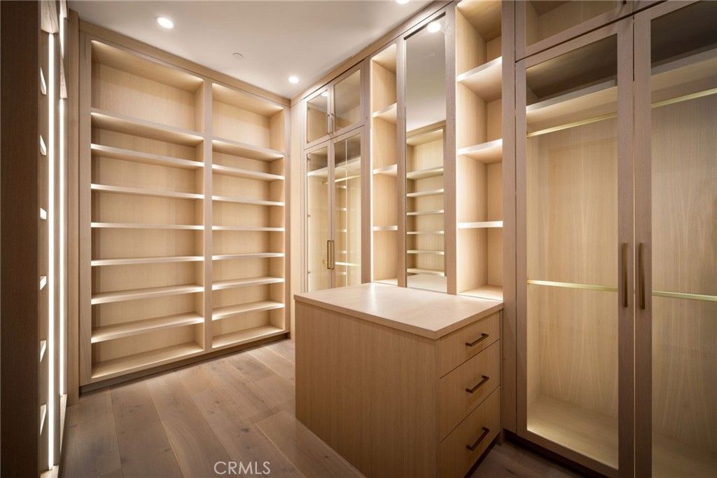 Interior, Recessed Lighting, Walk-in Closets, Wood Texture Flooring