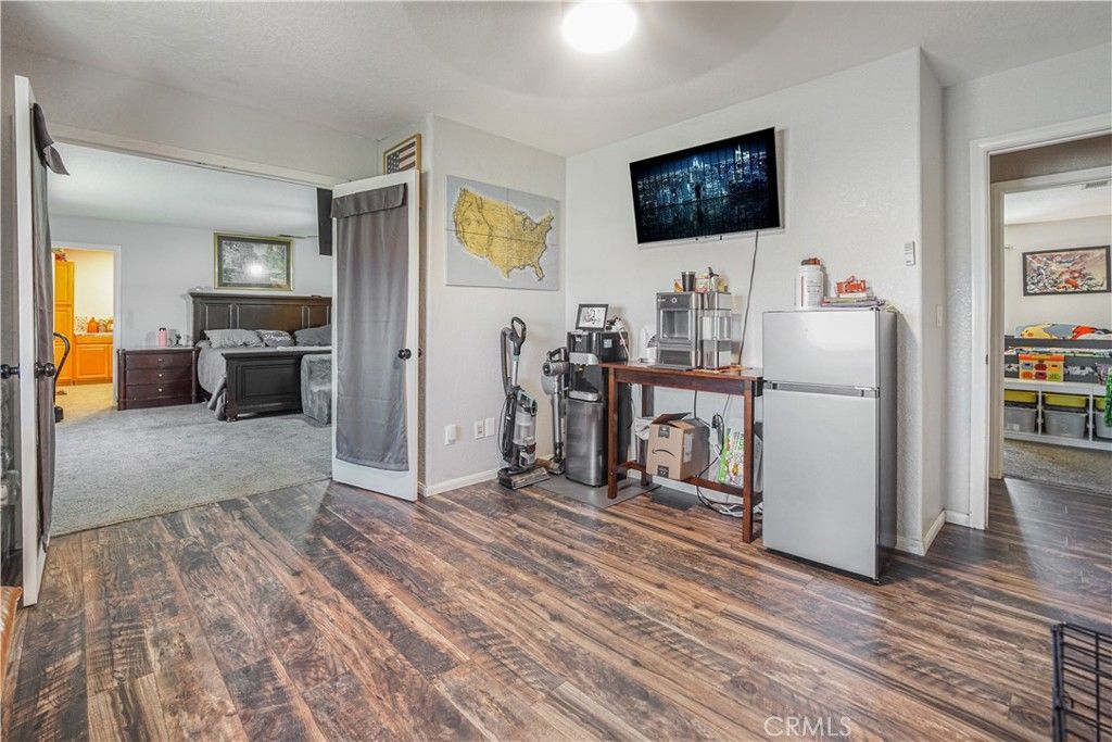 Interior, Washer, Wood Texture Flooring