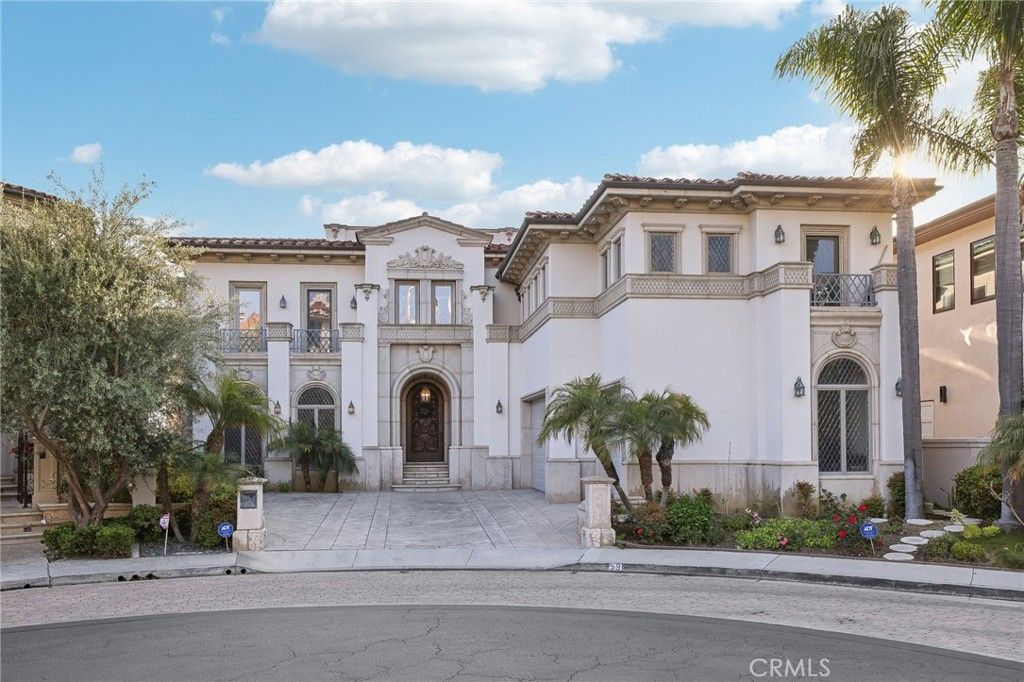 Exterior, Facade, Mediterranean