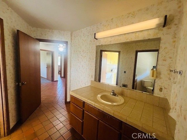 Bathroom, Interior, Tile Countertops