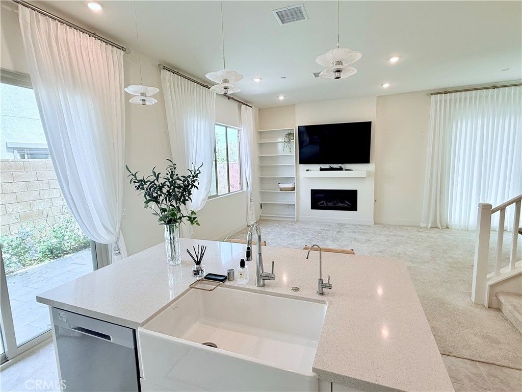 Fireplace, Interior, Kitchen, Pendant Lights, Recessed Lighting