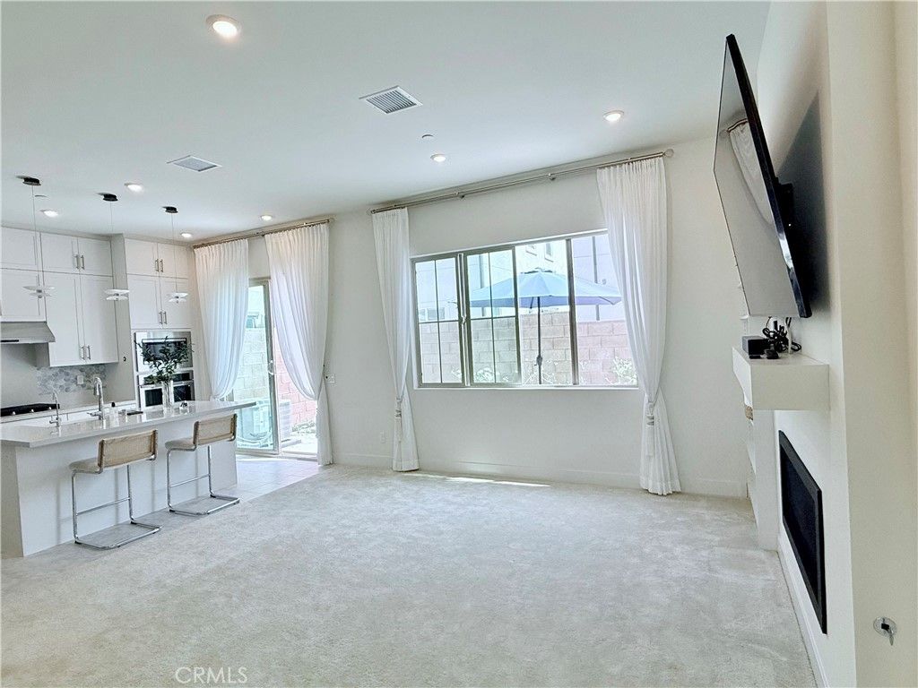 Fireplace, Interior, Kitchen, Pendant Lights, Recessed Lighting